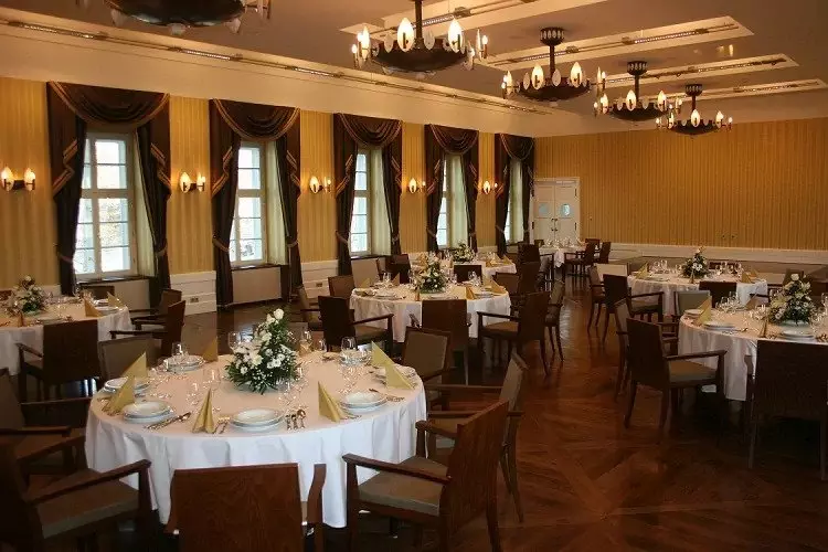 paks, hotel