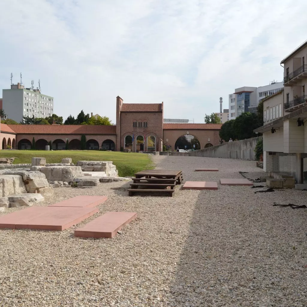 Székesfehérvár is elvesztett egy katedrálist, akárcsak Párizs a Notre-Dame-ot