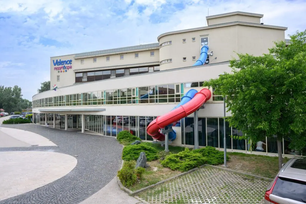 Wellnesshotelek, ahol gyógyvizes medencében is lehet relaxálni
