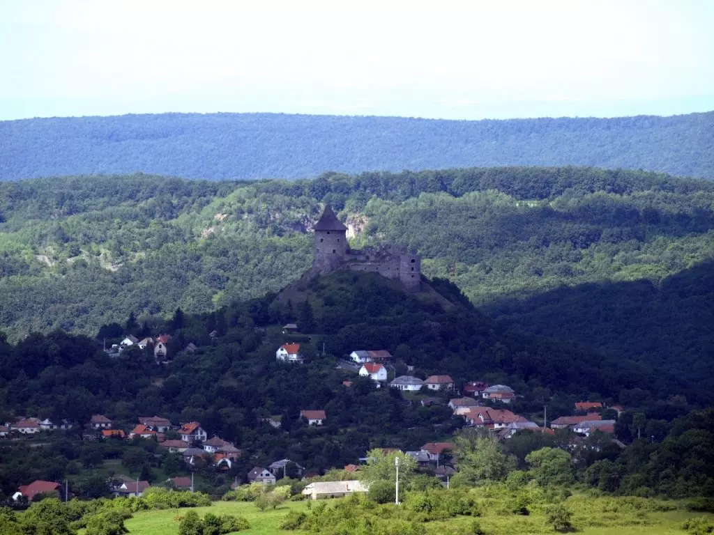 hazai várak panorámával