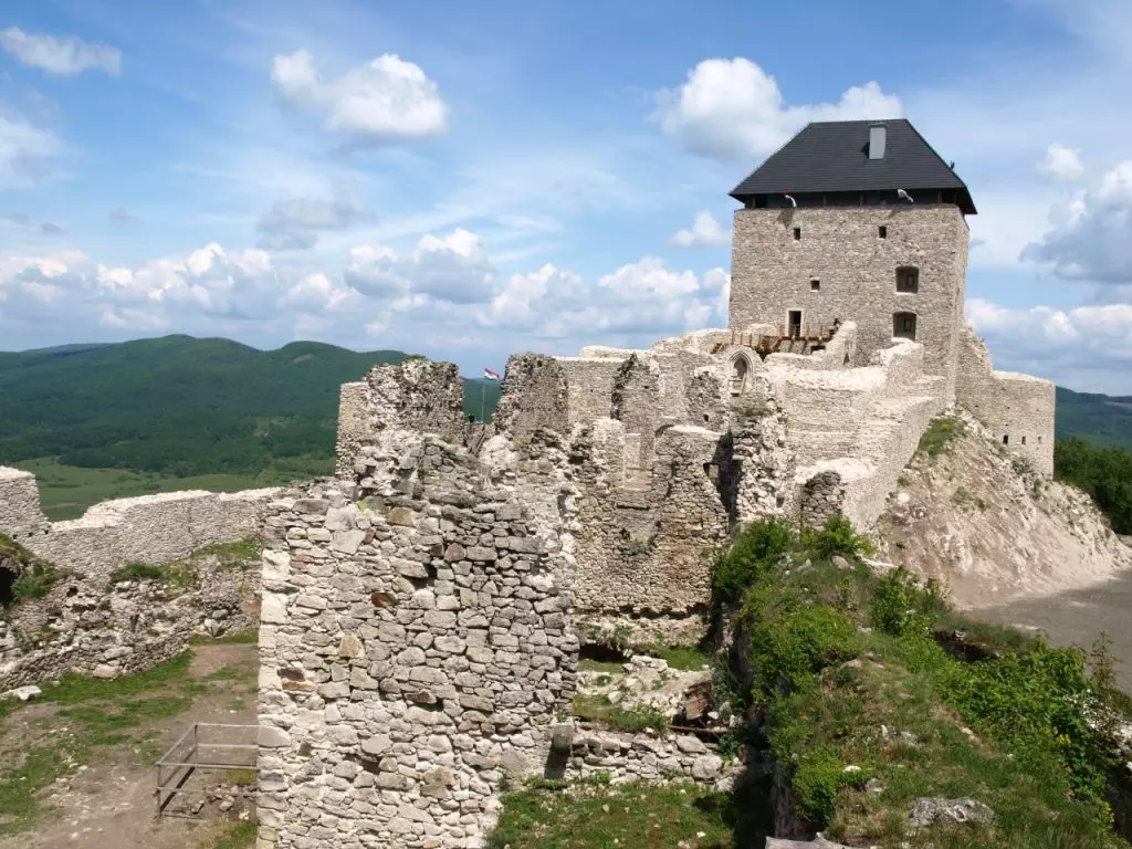 hazai várak mesés panorámával
