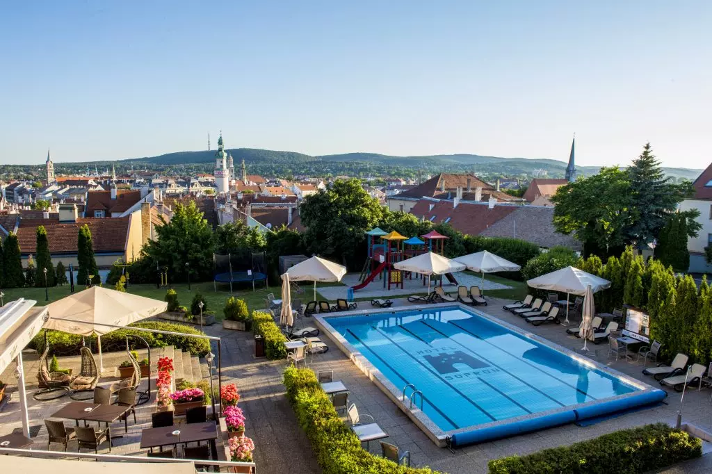 Hotel Sopron mesenyár