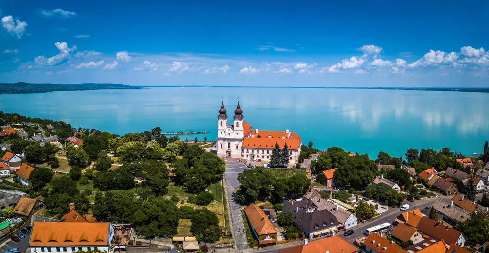 Virágos teraszok, hangulatos faházak, kerti sütögetés - A legszebb Balatoni vendégházak