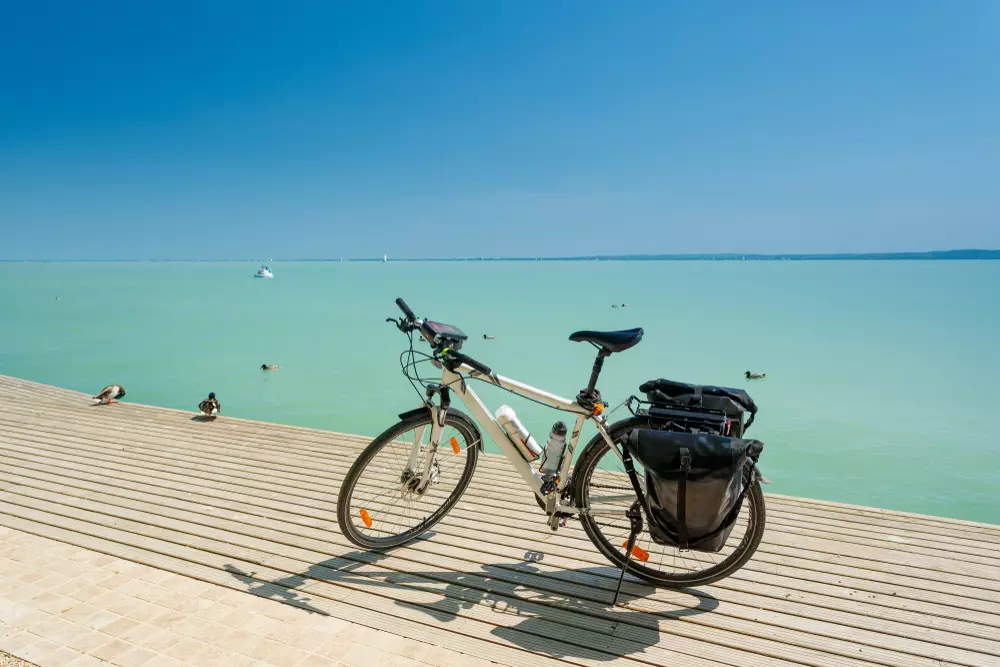Újra vár a balatoni nyár! Iránytű a 16 legjobb strandhoz