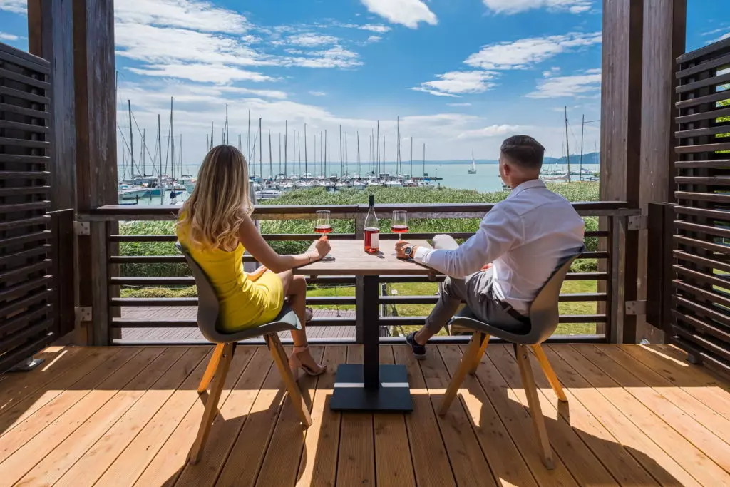 Balaton, nyár, napsütés! – Elképesztő balatoni szállodák saját stranddal