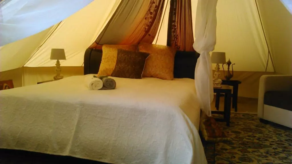Indiai utazások hangulatát idéző glamping szállás