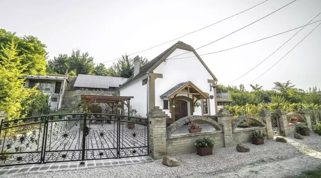 Nánaháza Villa - Kalandos utazás Alsónánán