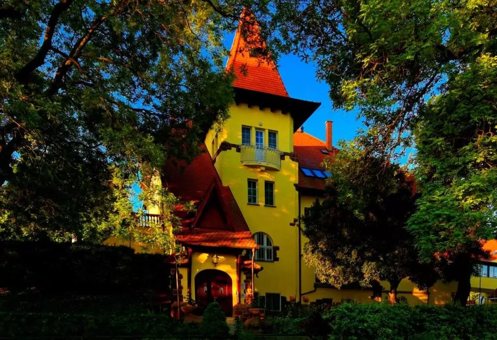 10 meseszép fekvésű kastély, ahol esküvőt is lehet tartani
