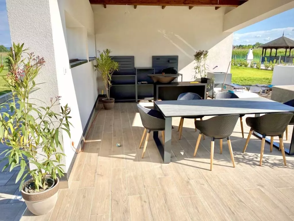 Lelle Sun and Pool Apartments Balatonlelle – medencés, csendes szállás a szőlődombok mellett
