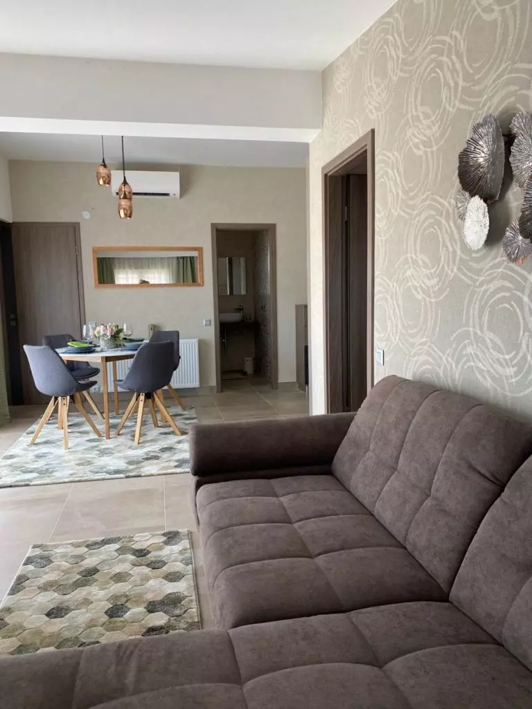 Lelle Sun and Pool Apartments Balatonlelle – medencés, csendes szállás a szőlődombok mellett