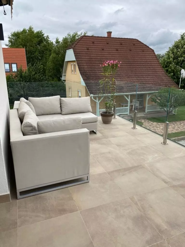 Lelle Sun and Pool Apartments Balatonlelle – medencés, csendes szállás a szőlődombok mellett