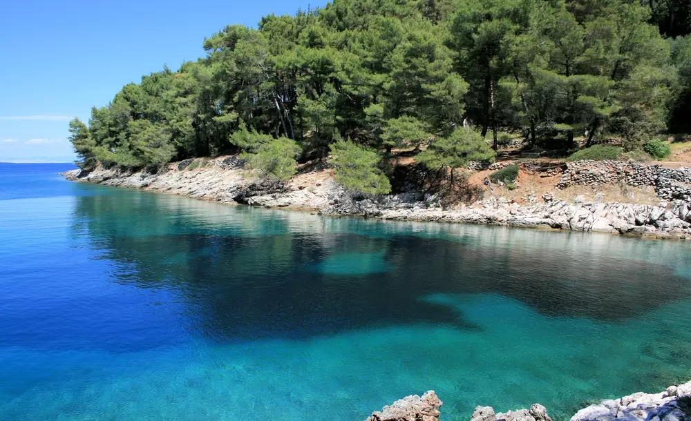 Delfinek, festői strandok, gyógyító klíma – vár Losinj sziget megannyi csodája