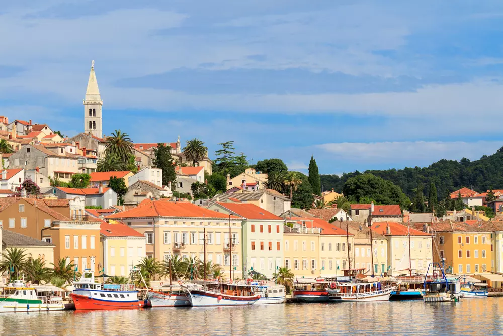 Delfinek, festői strandok, gyógyító klíma – vár Losinj sziget megannyi csodája