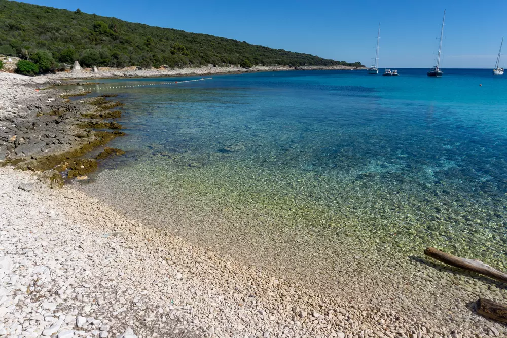 Delfinek, festői strandok, gyógyító klíma – vár Losinj sziget megannyi csodája