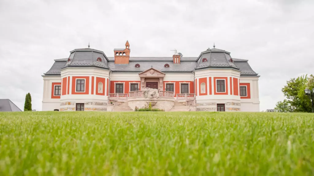 10 meseszép fekvésű kastély, ahol esküvőt is lehet tartani