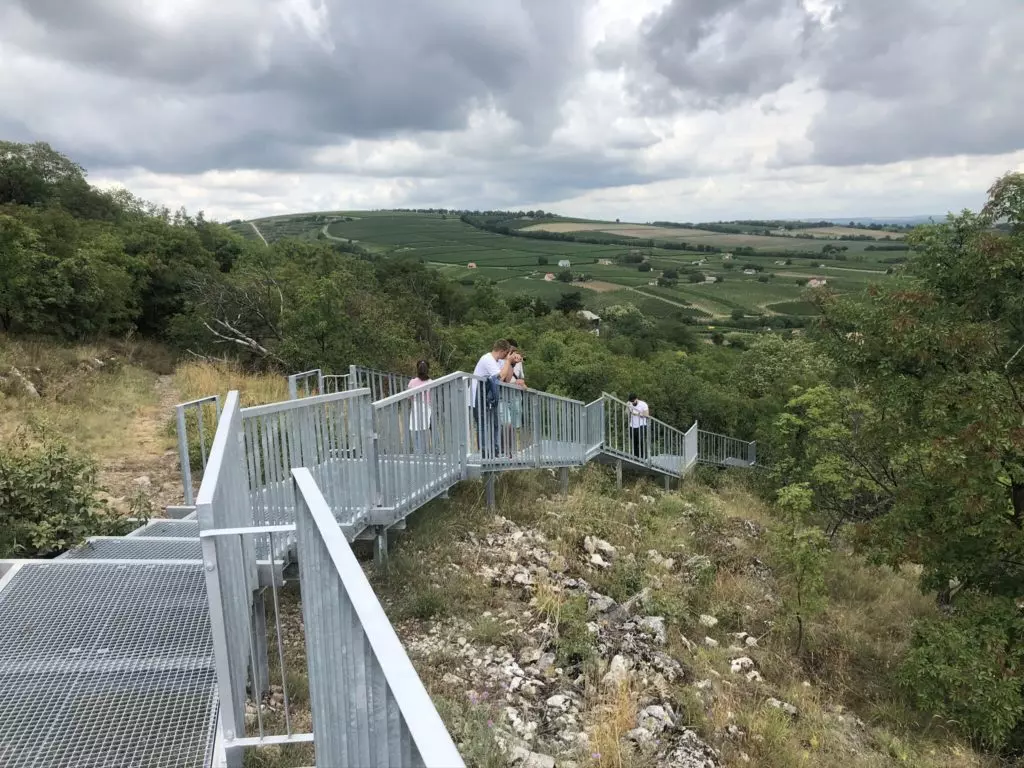 Sétálj végig a nagyharsányi Kikerics panorámasétány útján!  