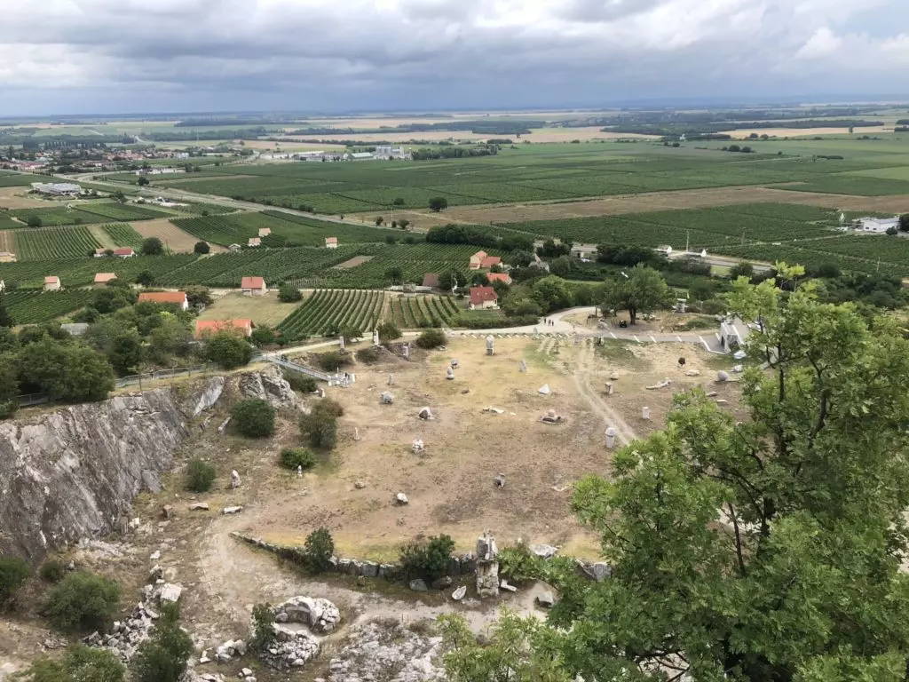 Sétálj végig a nagyharsányi Kikerics panorámasétány útján!