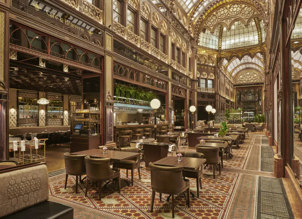 Párisi Udvar Hotel Budapest – Modern meseország üvegből, rézből és luxusból