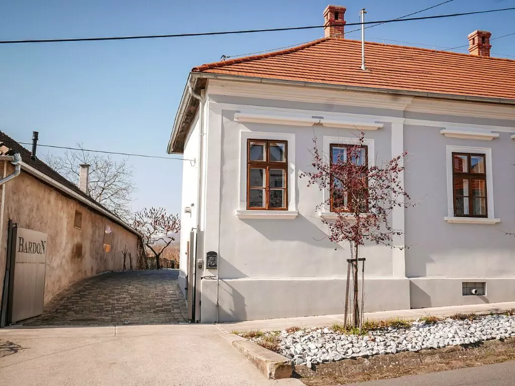 Falvak, amelyek ősszel a legszebbek: színpompás erdők és kuckós szállások várnak