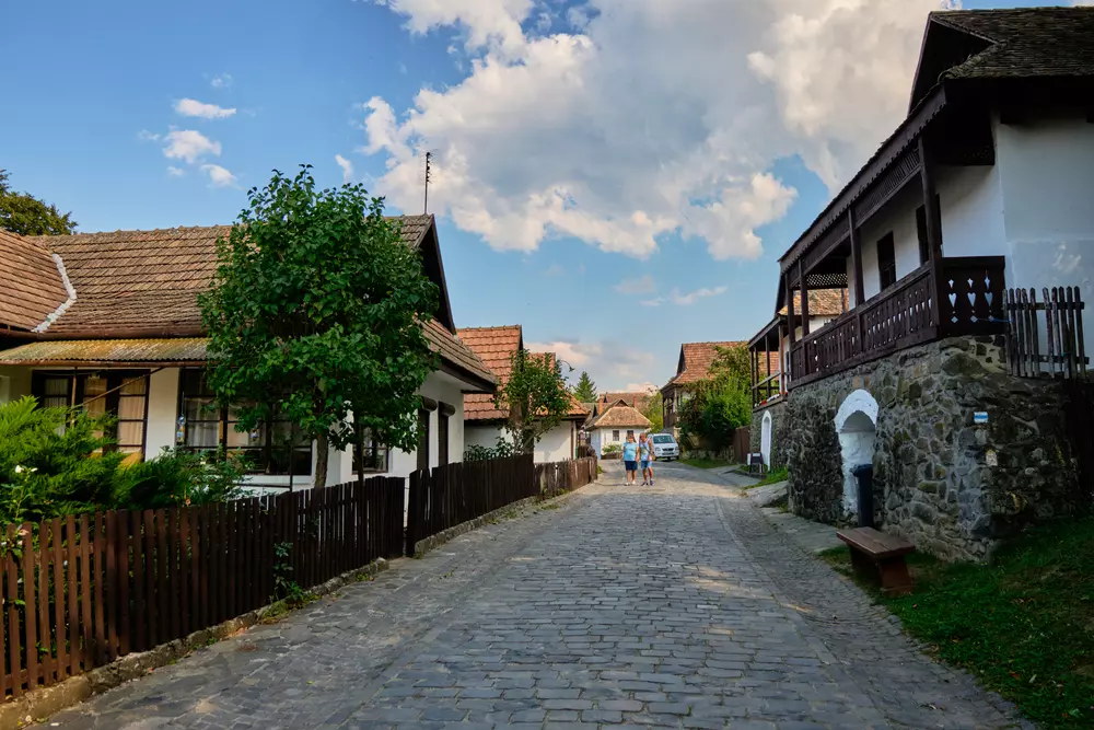 Falvak, amelyek ősszel a legszebbek: színpompás erdők és kuckós szállások várnak