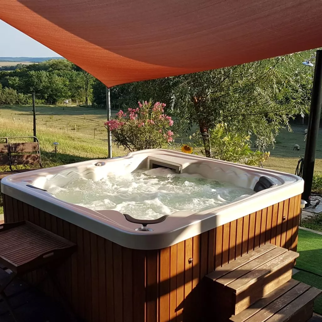 A lelki feltöltődés magas foka: imádnivaló wellness faházak a természetben