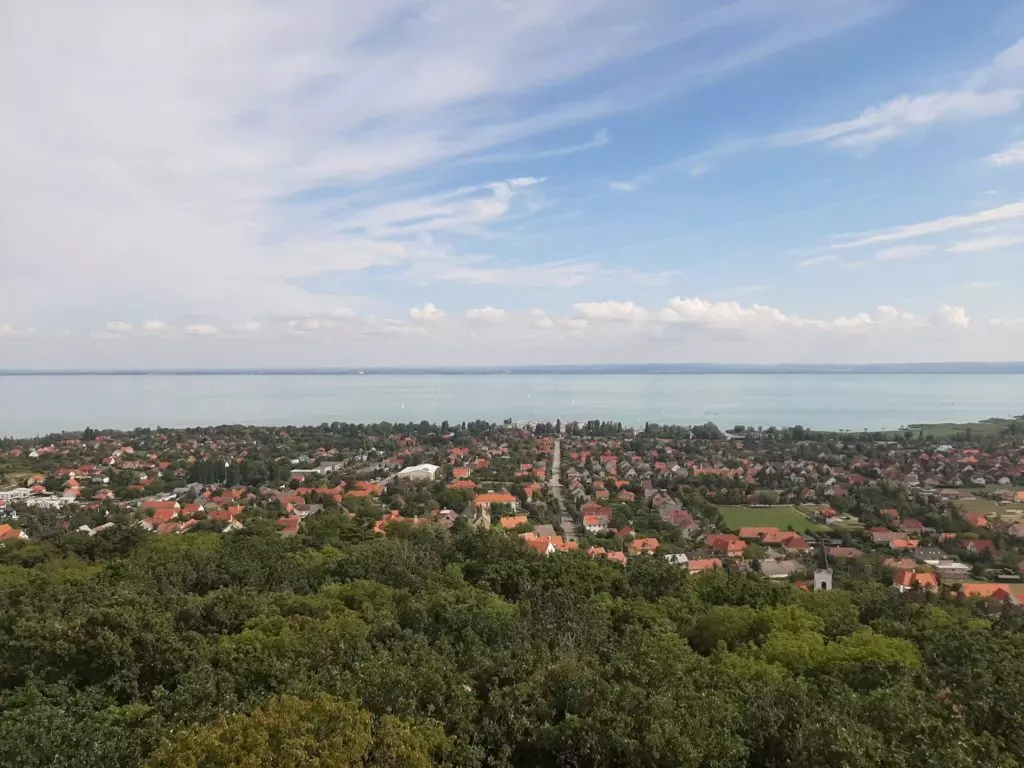 Vörösen pompázik a horizont – 12 hely Budapesttől a Balatonig, ahol a legszebb a naplemente