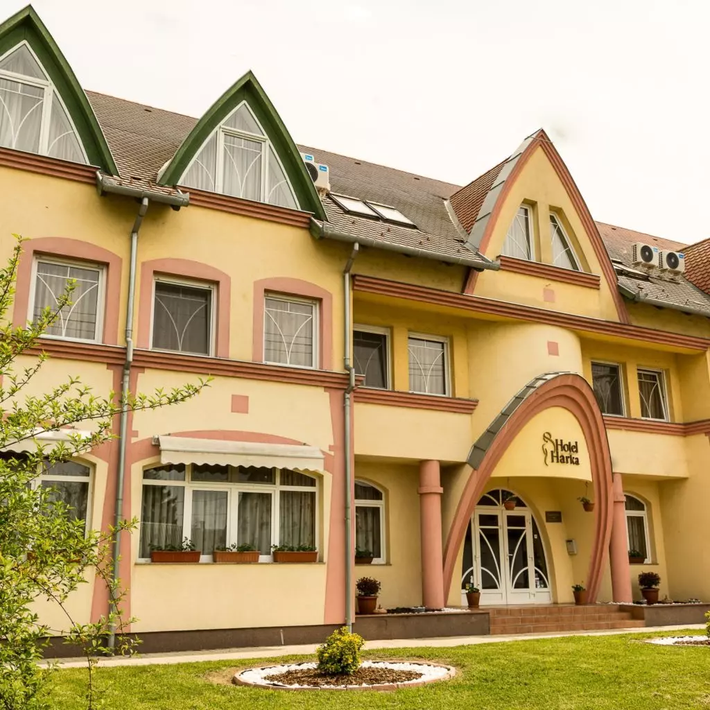 Hévízi hotel lett az Év Szállása 2020 -ban, díjat nyert a Gyulai Várfürdő