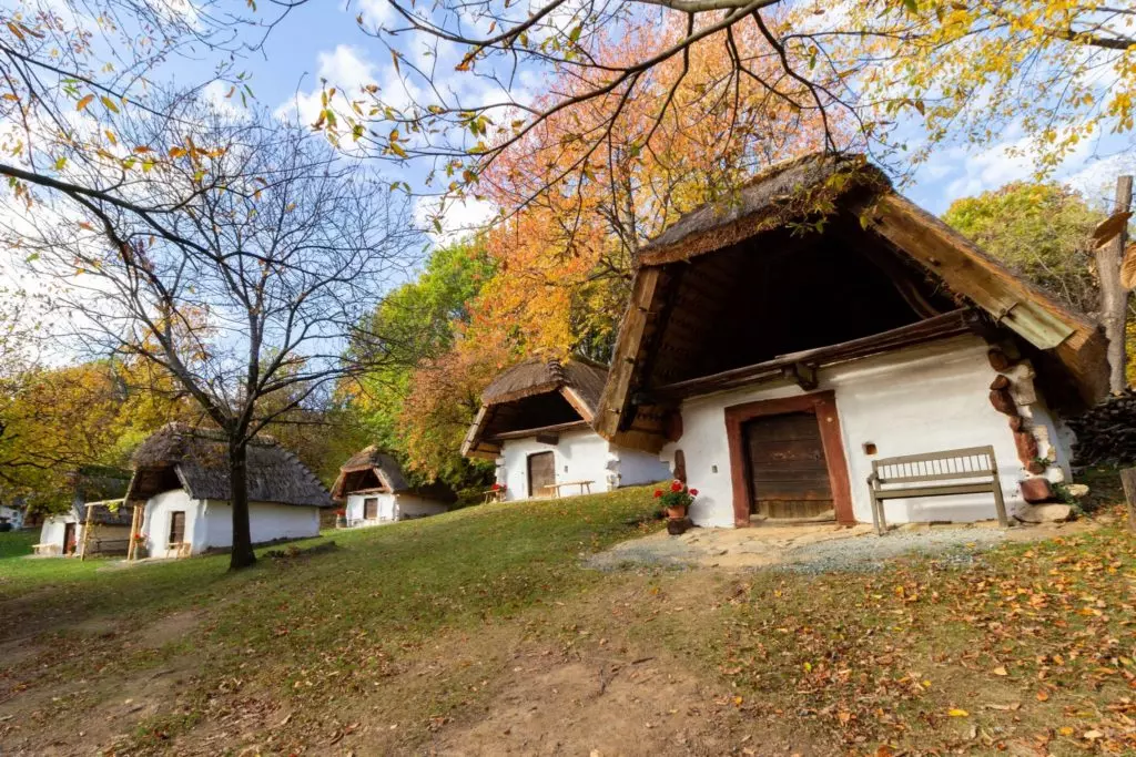 Pincefalvak rejtőznek az országban - a legszebb pincesorok nyomában