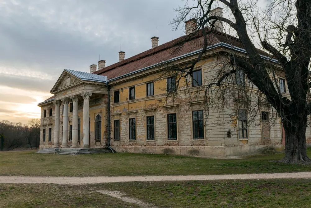 Szellemkastélytól a bakonyi szovjet laktanyáig: 5 lélegzetelállító, elhagyatott hely