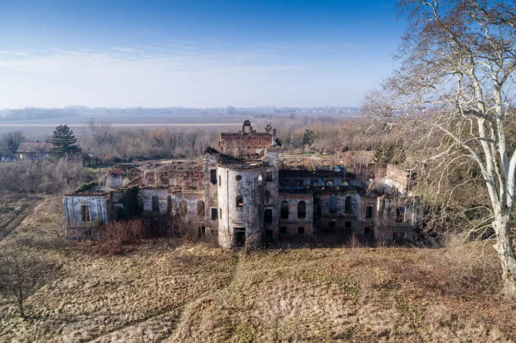 Szellemkastélytól a bakonyi szovjet laktanyáig: 5 lélegzetelállító, elhagyatott hely