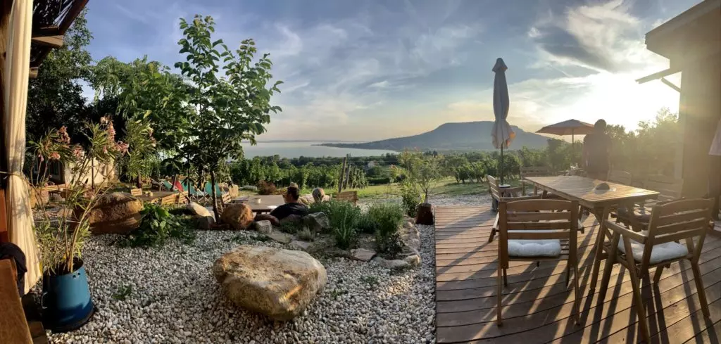 Mesés panorámák és kitűnő borok - 8 szuper borterasz