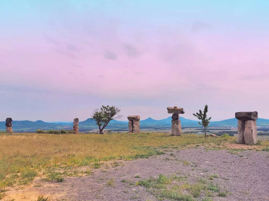 A magyar Stonehenge létezik! Lenyűgöző kőtömbök és tanösvény Zalahalápon