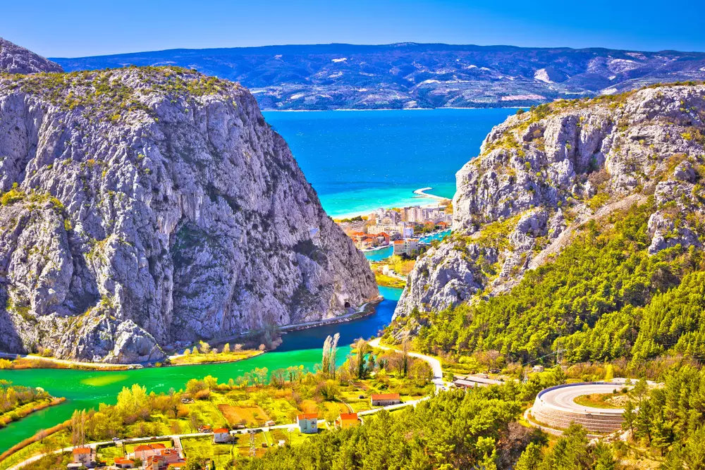 Természeti csoda az Adria partján – Omis látnivalók