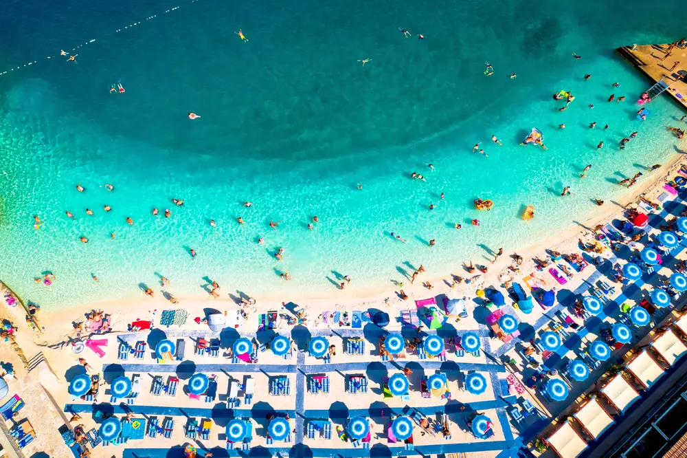 Igazi Baywatch-hangulattal vár Crikvenica, a horvát üdülőparadicsom!