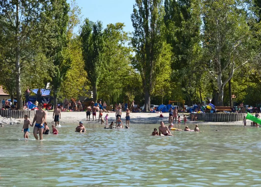 Nagy Balatoni Strand Körkép