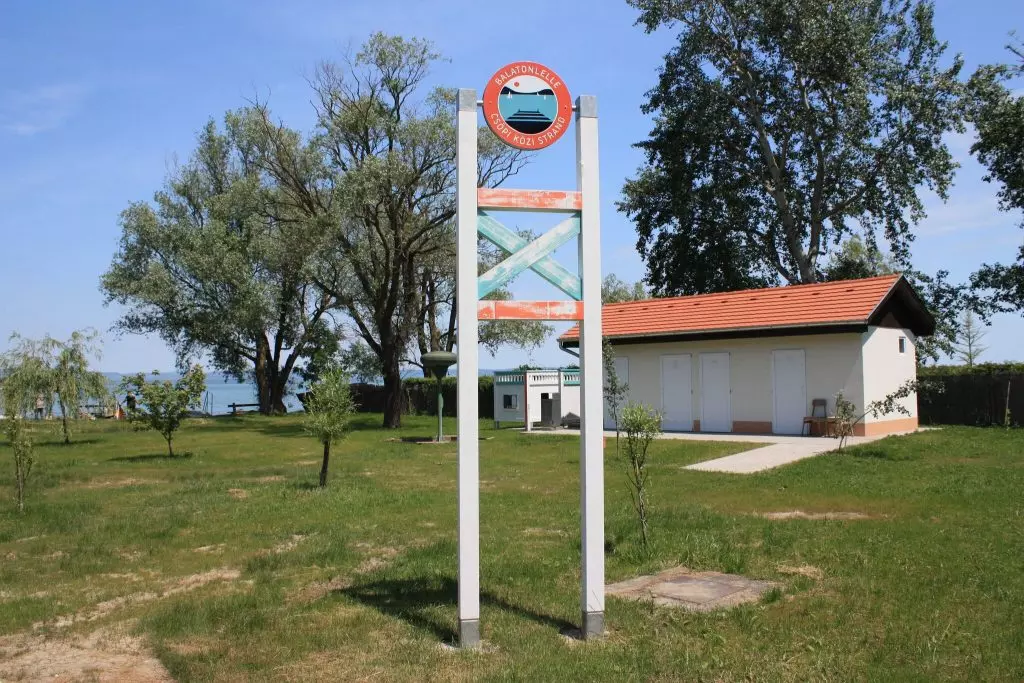 Nagy Balatoni Strand Körkép