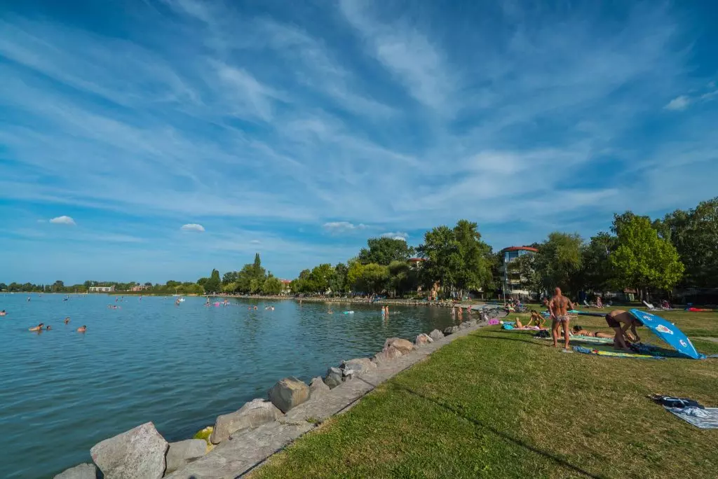 Nagy Balatoni Strand Körkép