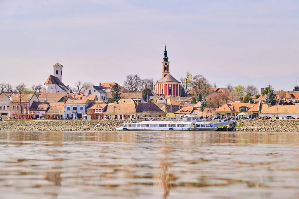 A legjobb hajós kirándulások a Dunakanyarban – Utazz napijeggyel és spórolj!