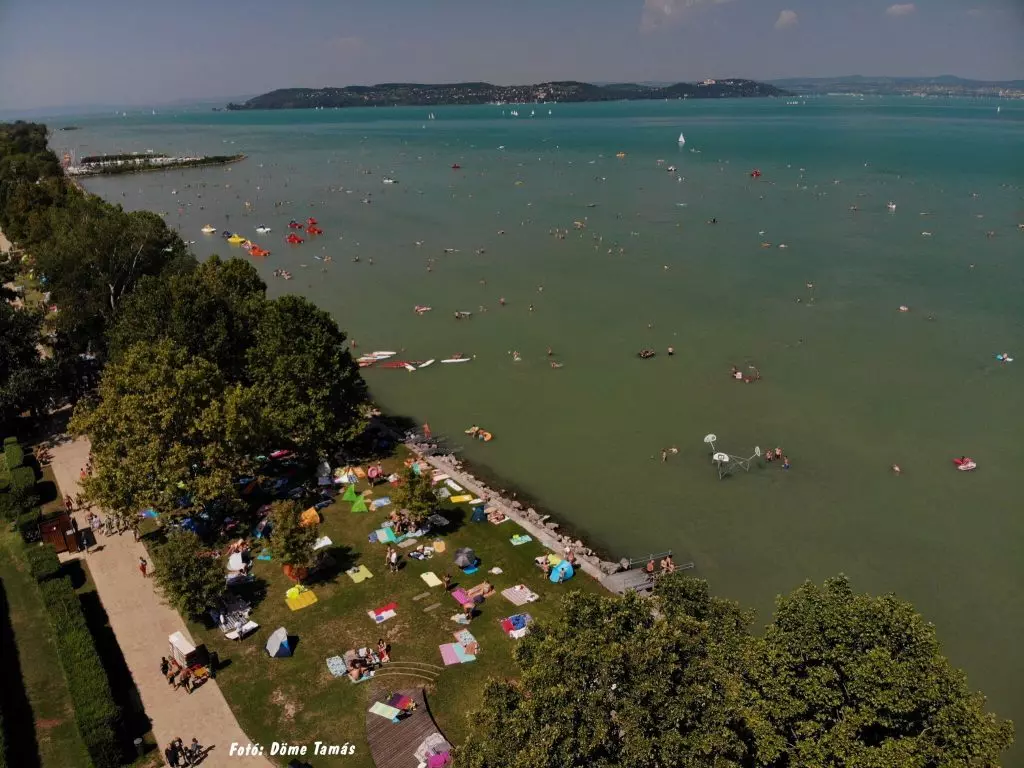 Nagy Balatoni Strand Körkép