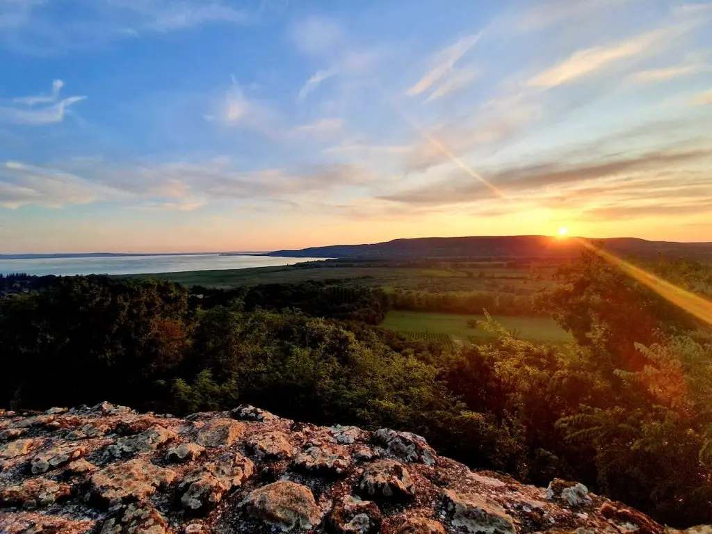 A Balaton-felvidék kincsei – Világszép látnivalók Keszthely, Tapolca, Szigliget és Tihany környékén