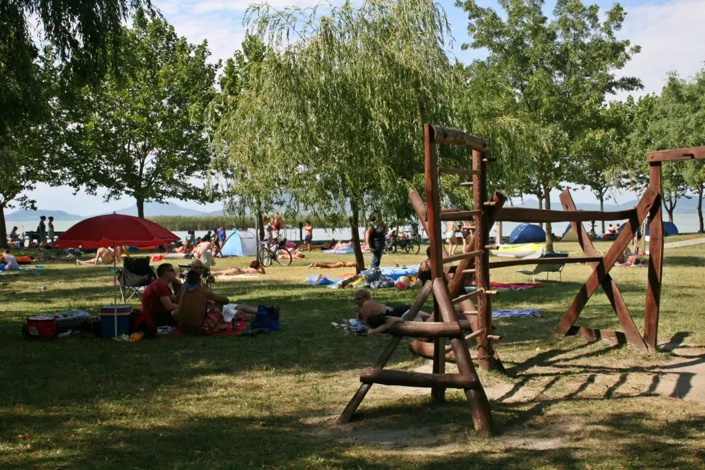 Ezek a kiváló vízminőségű strandok a Balatonon - Kék Hullám Zászlós strandok toplistája 2021