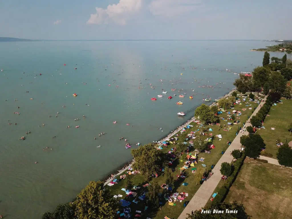 Ezek a kiváló vízminőségű strandok a Balatonon - Kék Hullám Zászlós strandok toplistája 2021