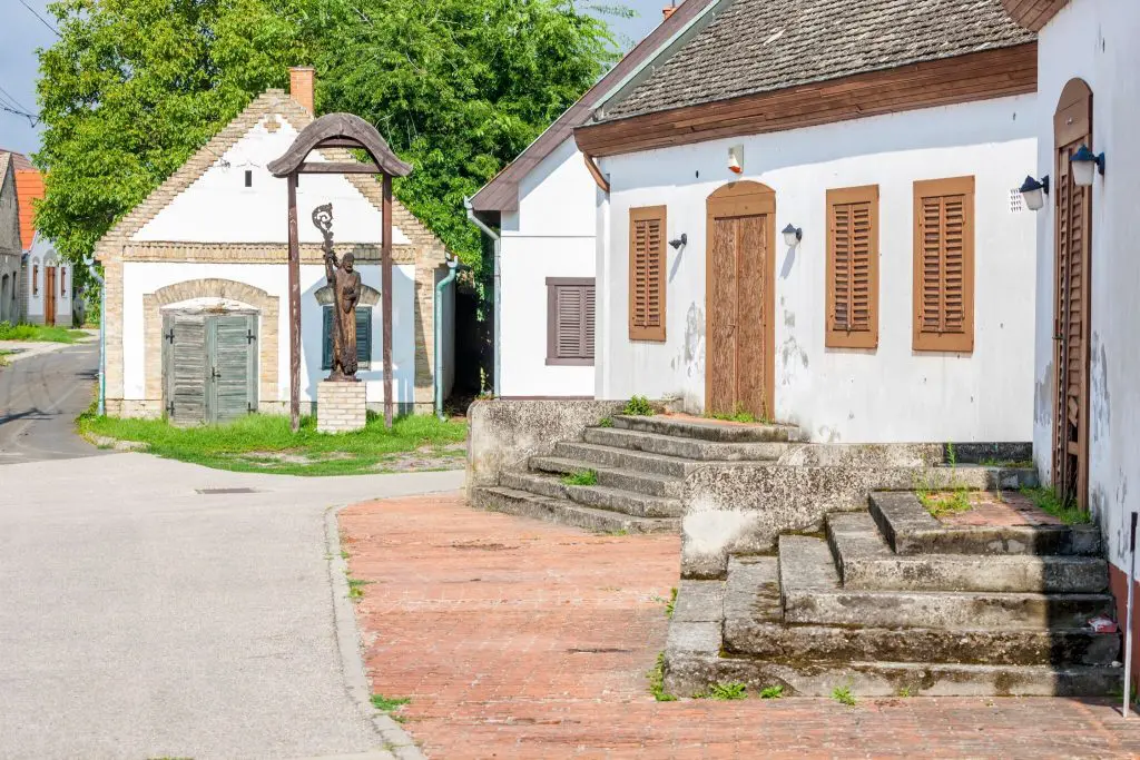 Hajósi Pincefalu – 10 kulisszatitok és érdekesség Európa legnagyobb pincefalváról!