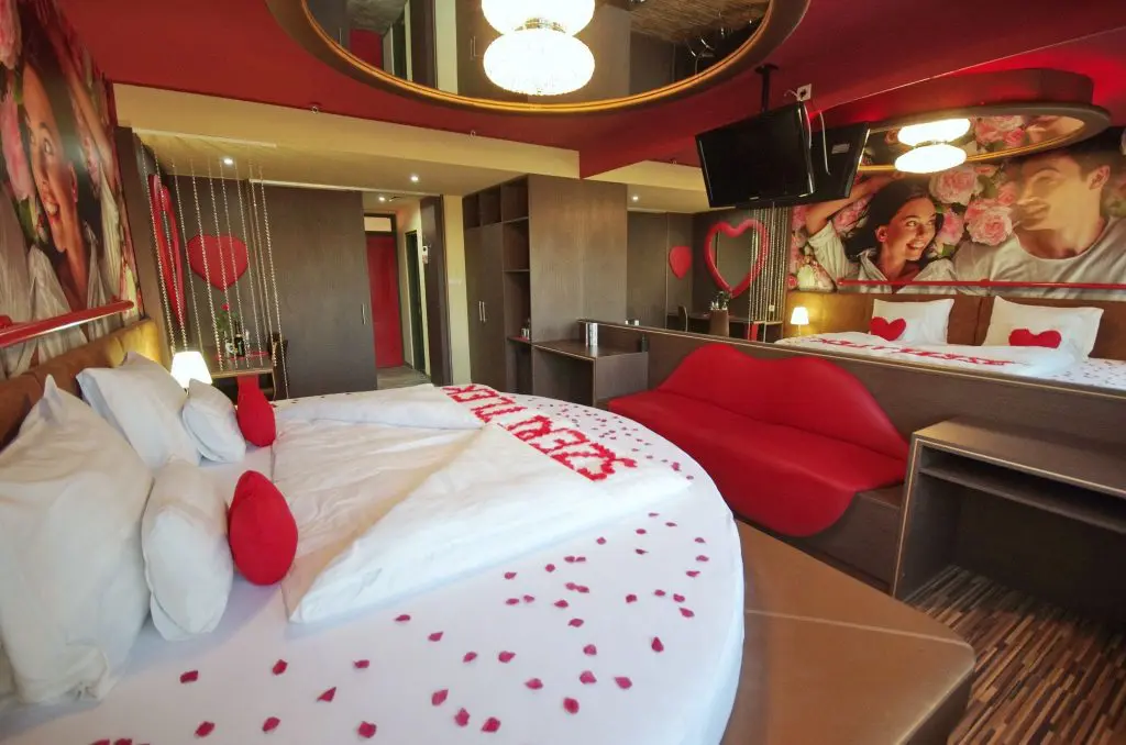 Corvin Hotel Gyula - teljesen megújulva vár Magyarország legromantikusabb szállodája!