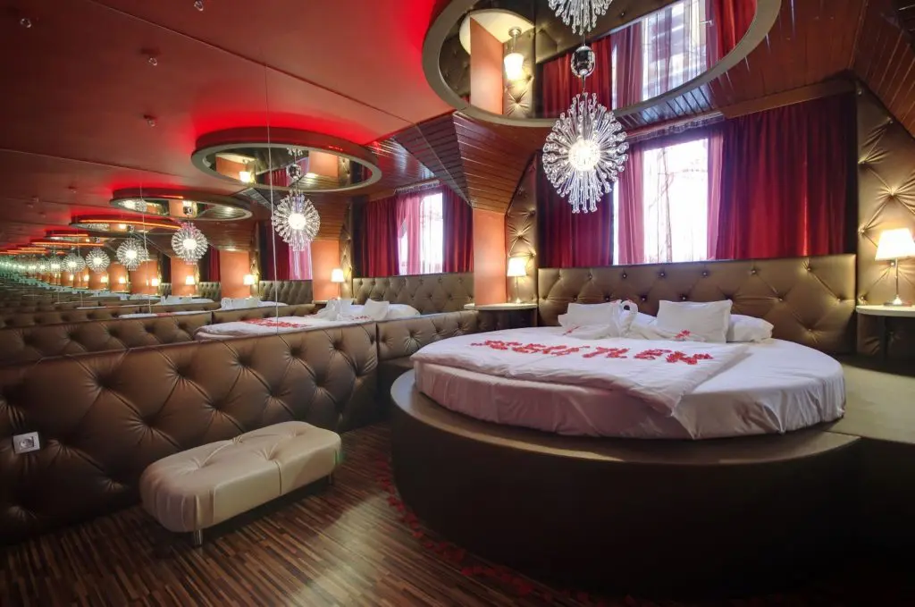 Corvin Hotel Gyula - teljesen megújulva vár Magyarország legromantikusabb szállodája!