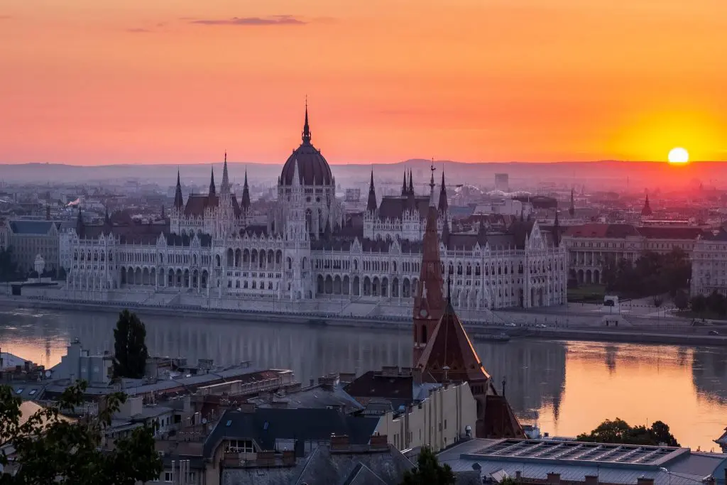 Pest vs. Buda? - Ezt a partját válaszd a fővárosnak, a látnivalók és a szállások miatt