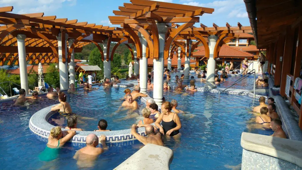 Csobbanjatok a szabad ég alatt! Téli fürdőzés a csillagok fényében