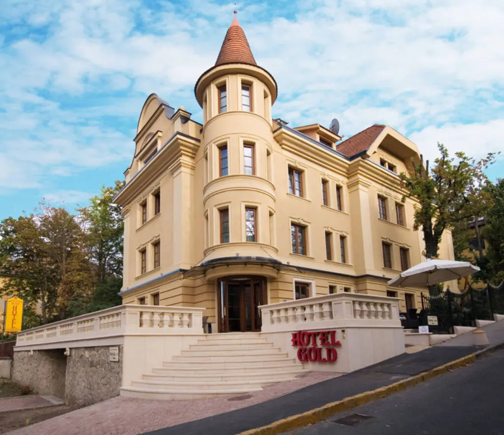 Csobbanjatok a szabad ég alatt! Téli fürdőzés a csillagok fényében