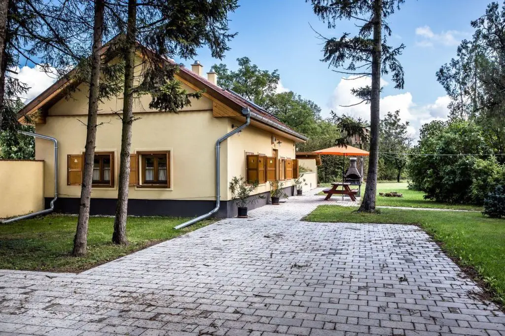 Menni vagy maradni? - Önálló házak, ahol csak ti vagytok