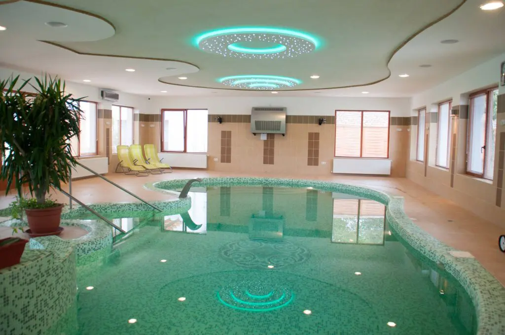 Pezsdítő jakuzzik és forró szaunák – téli wellness tippek a szuper évkezdéshez
